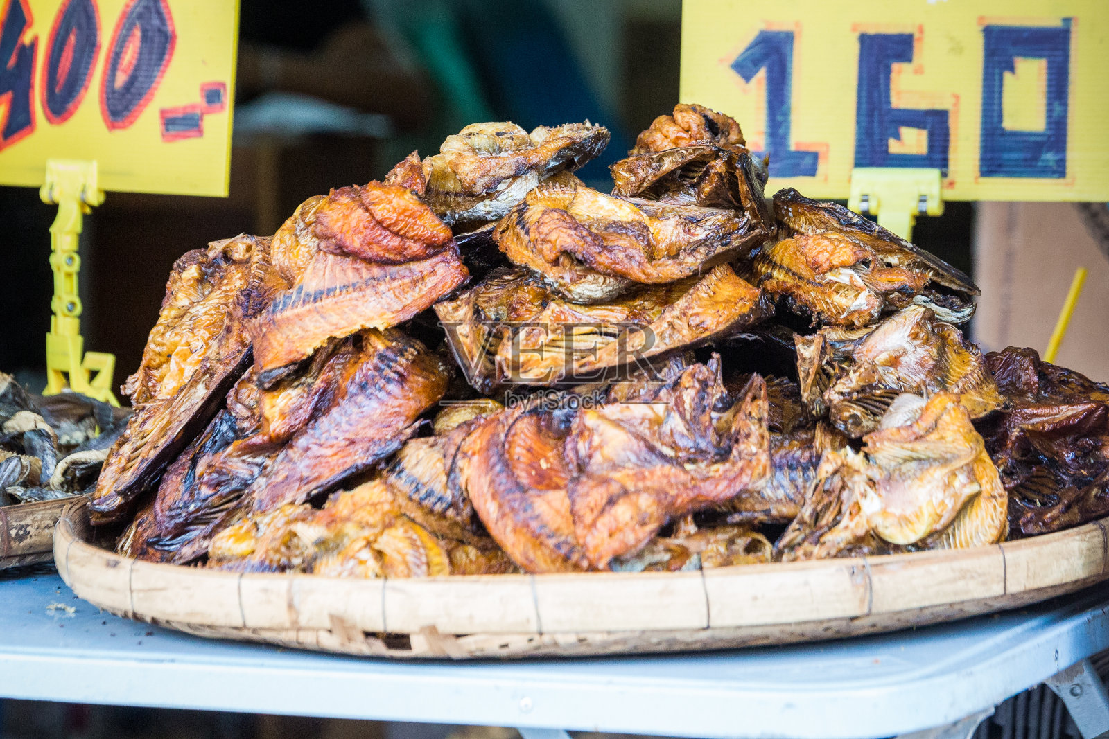 异国情调的海鲜，水果和蔬菜美味在泰国当地市场照片摄影图片