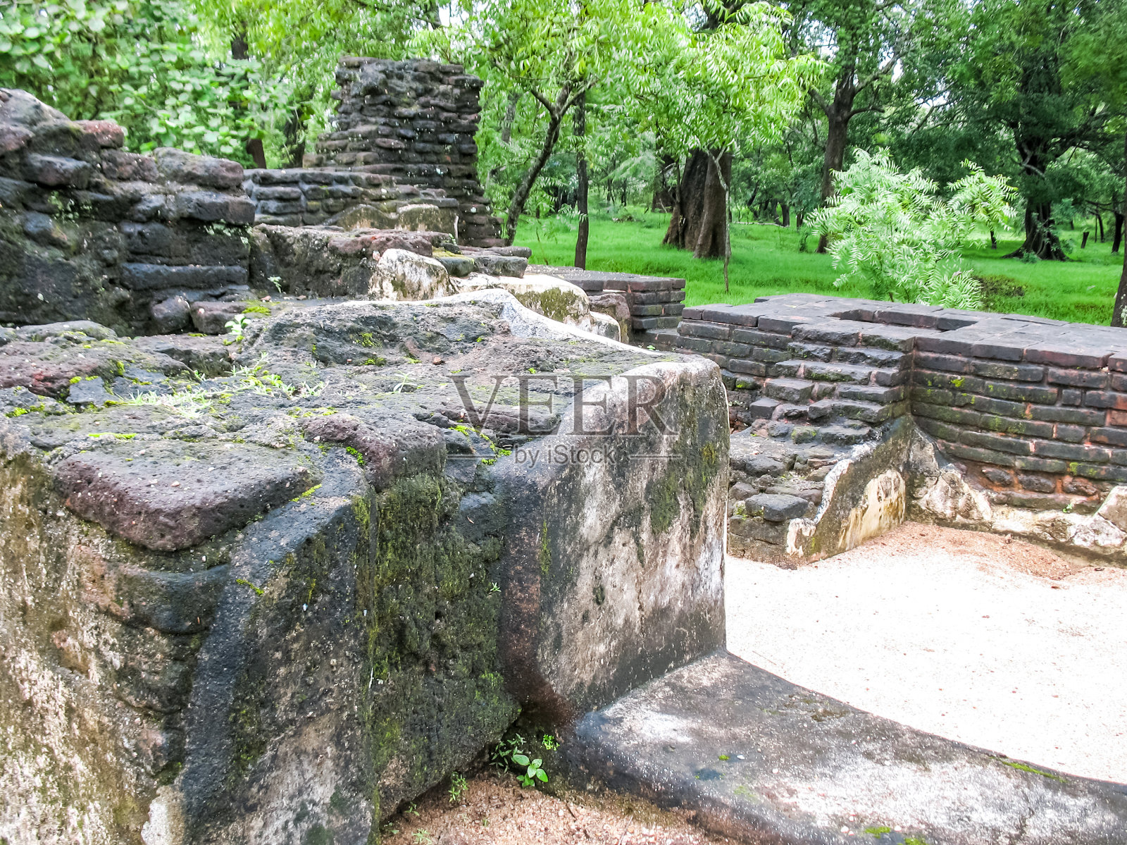 Polonnaruwa,斯里兰卡。一座古庙的废墟照片摄影图片