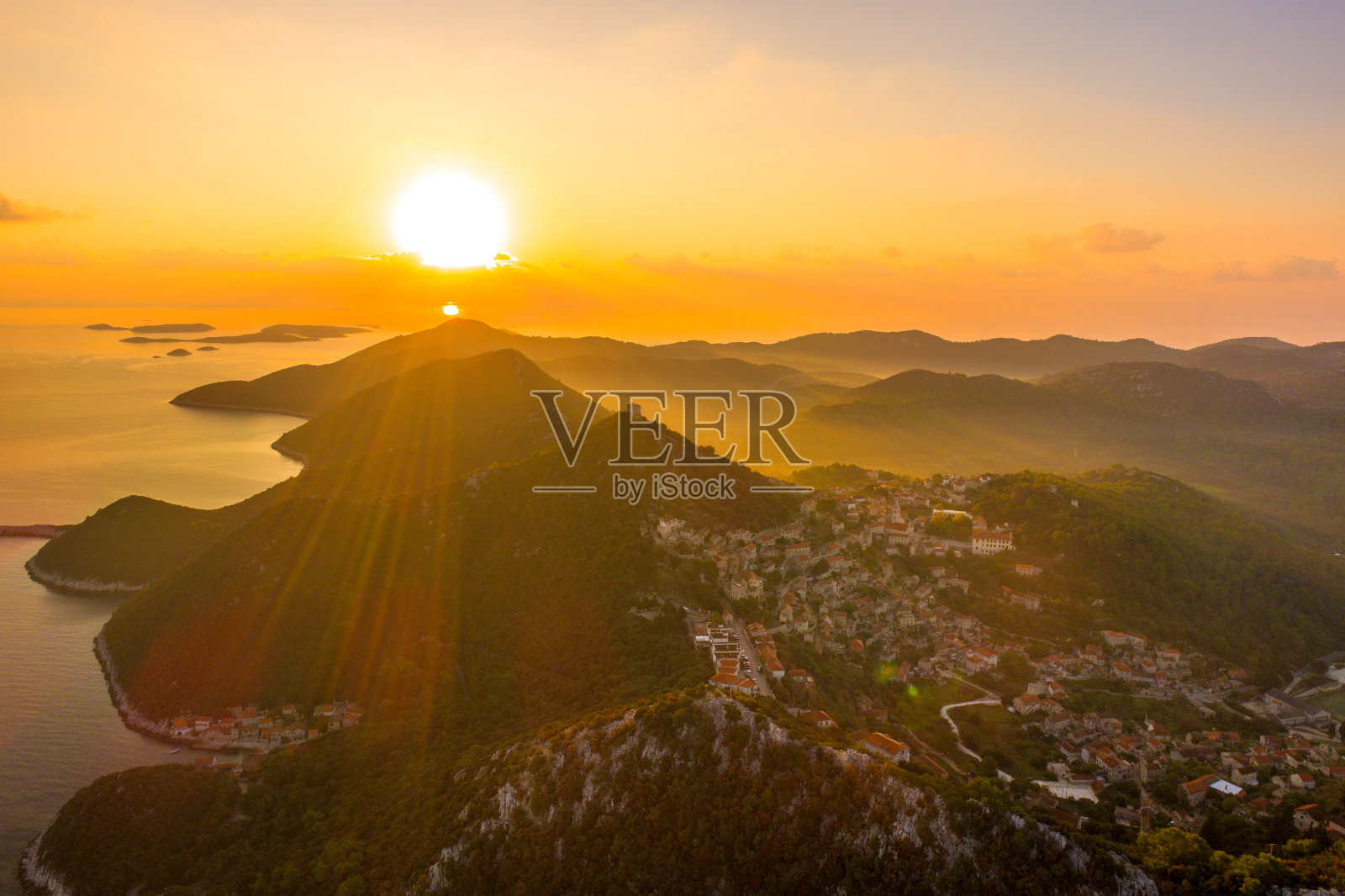 克罗地亚，拉斯托沃，日落时的风景照片摄影图片