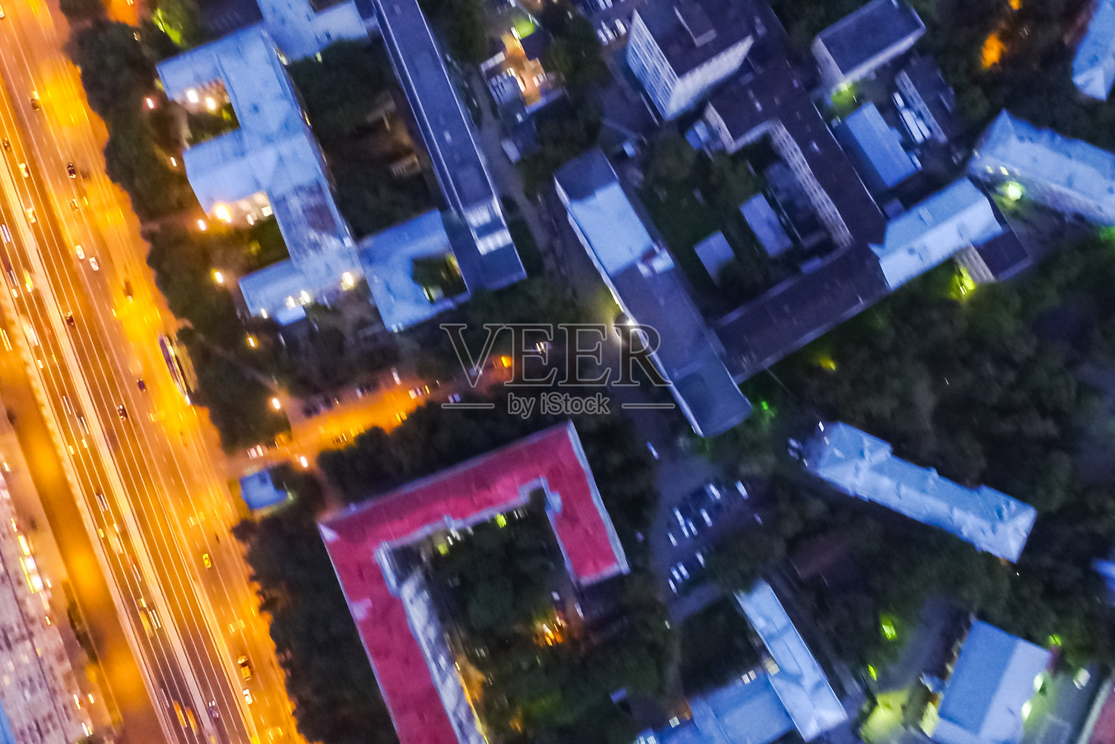 夜晚的莫斯科，夜晚城市的灯光。照片摄影图片