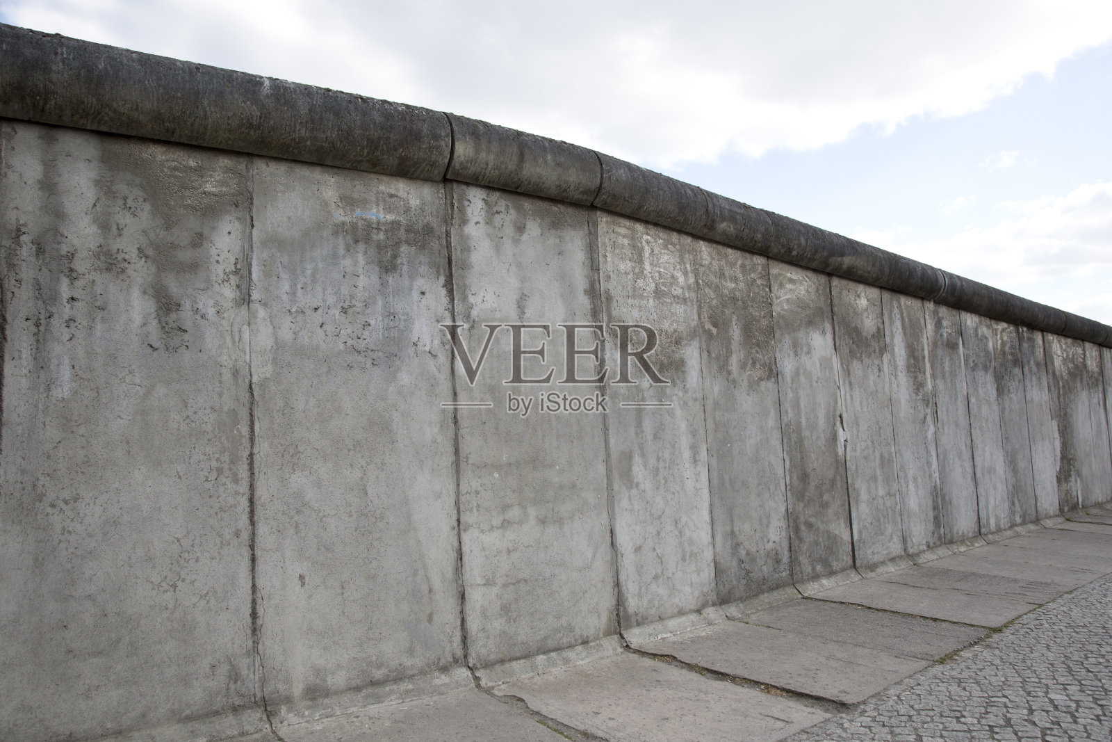 伯纳尔大街的混凝土柏林墙照片摄影图片