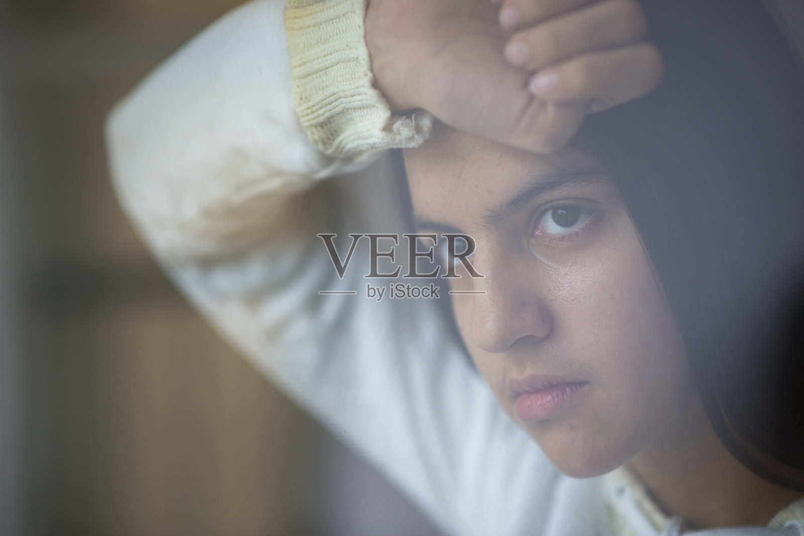 悲伤的少女照片摄影图片