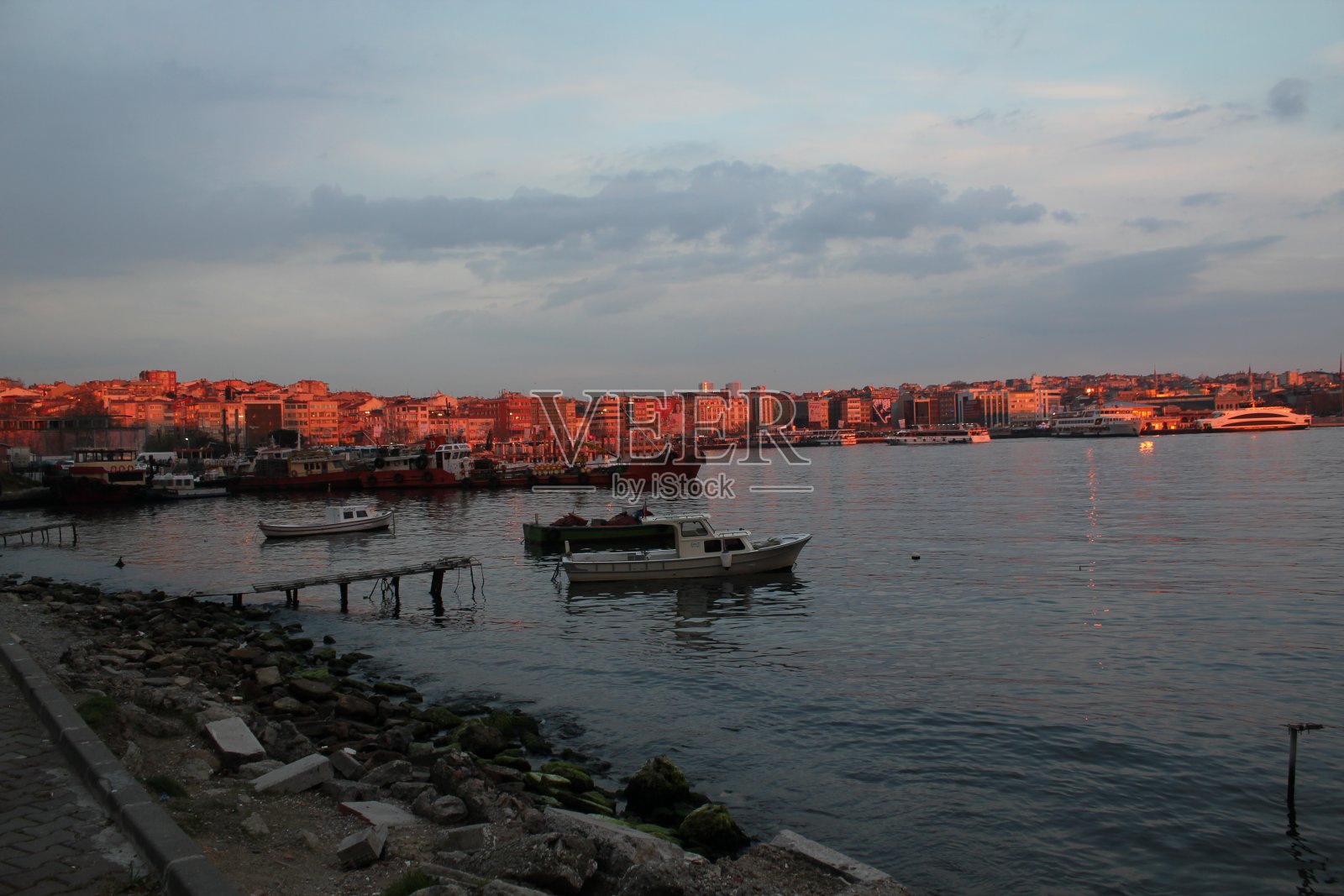 伊斯坦布尔卡迪科伊傍晚海滨照片摄影图片