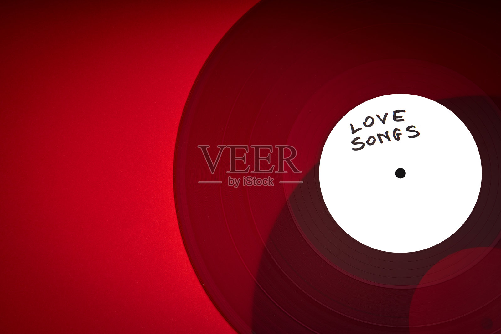 情人节背景与红色LP唱片与爱情歌曲在红色的背景照片摄影图片