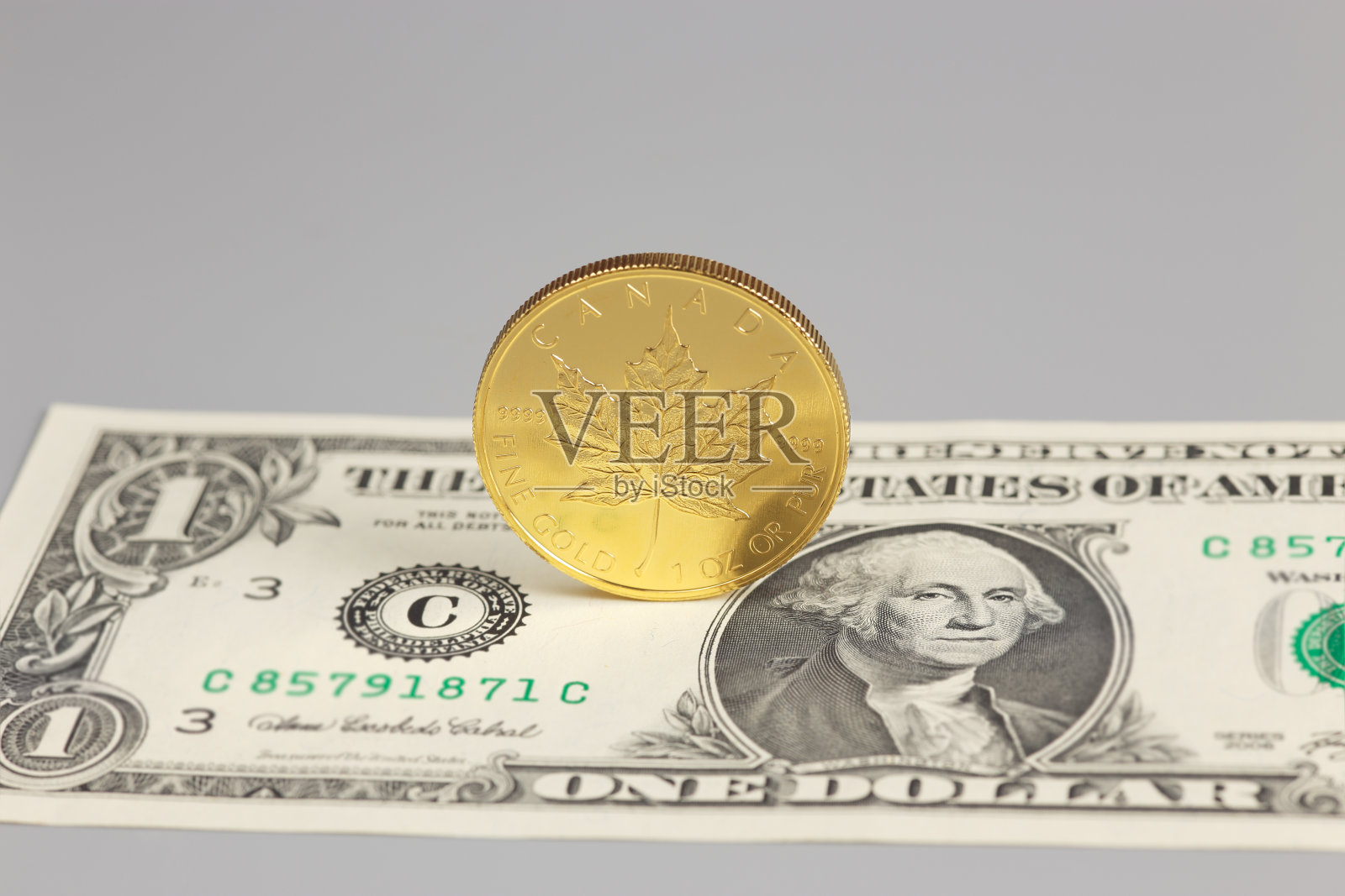 金币和美元照片摄影图片