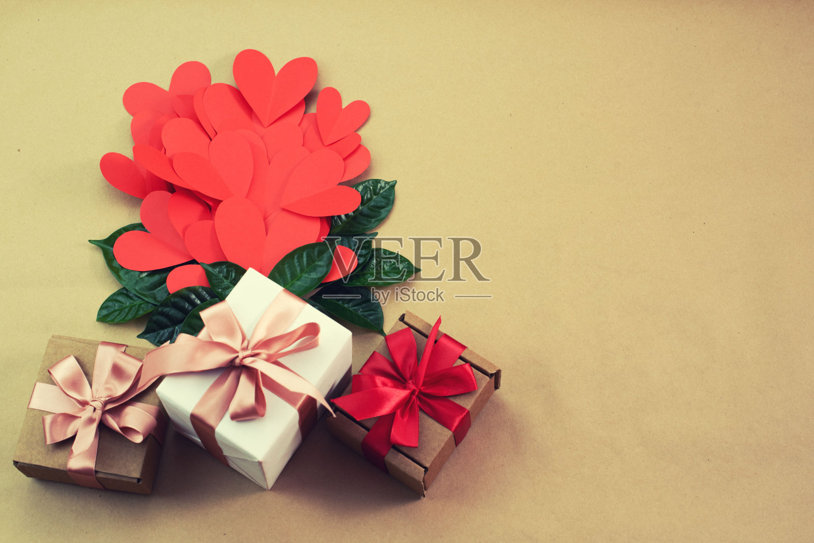 飞天红心情人节概念俯视图平躺照片摄影图片