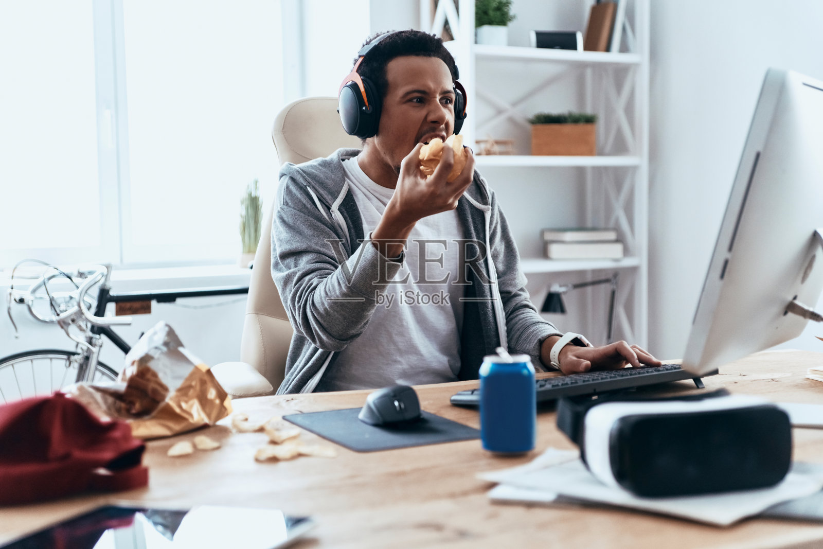 感觉饿了。照片摄影图片
