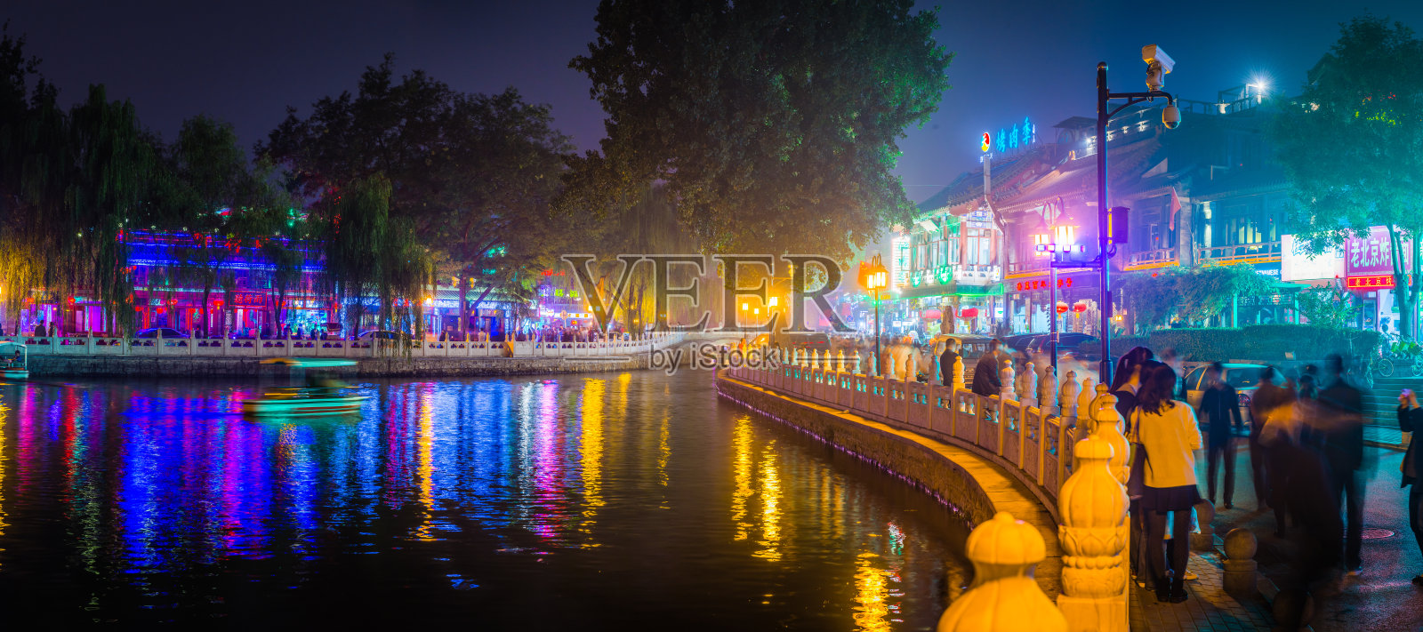 北京夜生活霓虹灯光，酒吧，餐馆，后海全景中国照片摄影图片