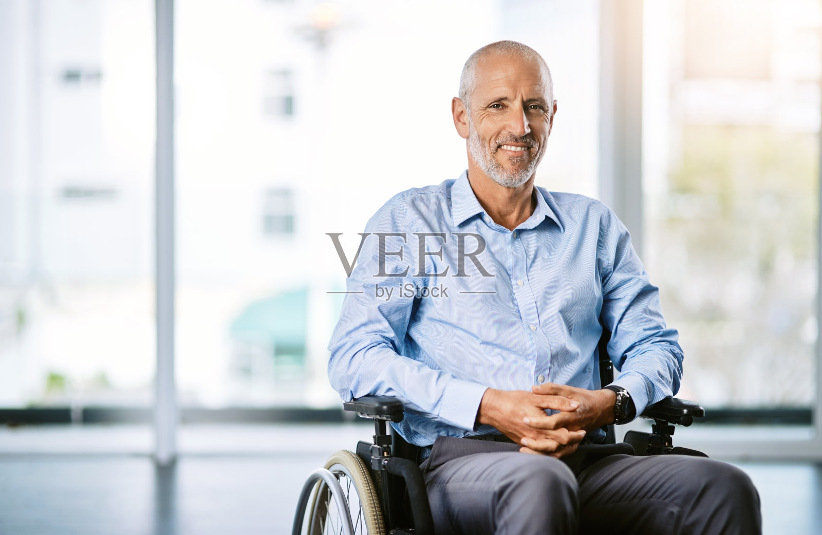 因此，恢复之旅开始了照片摄影图片