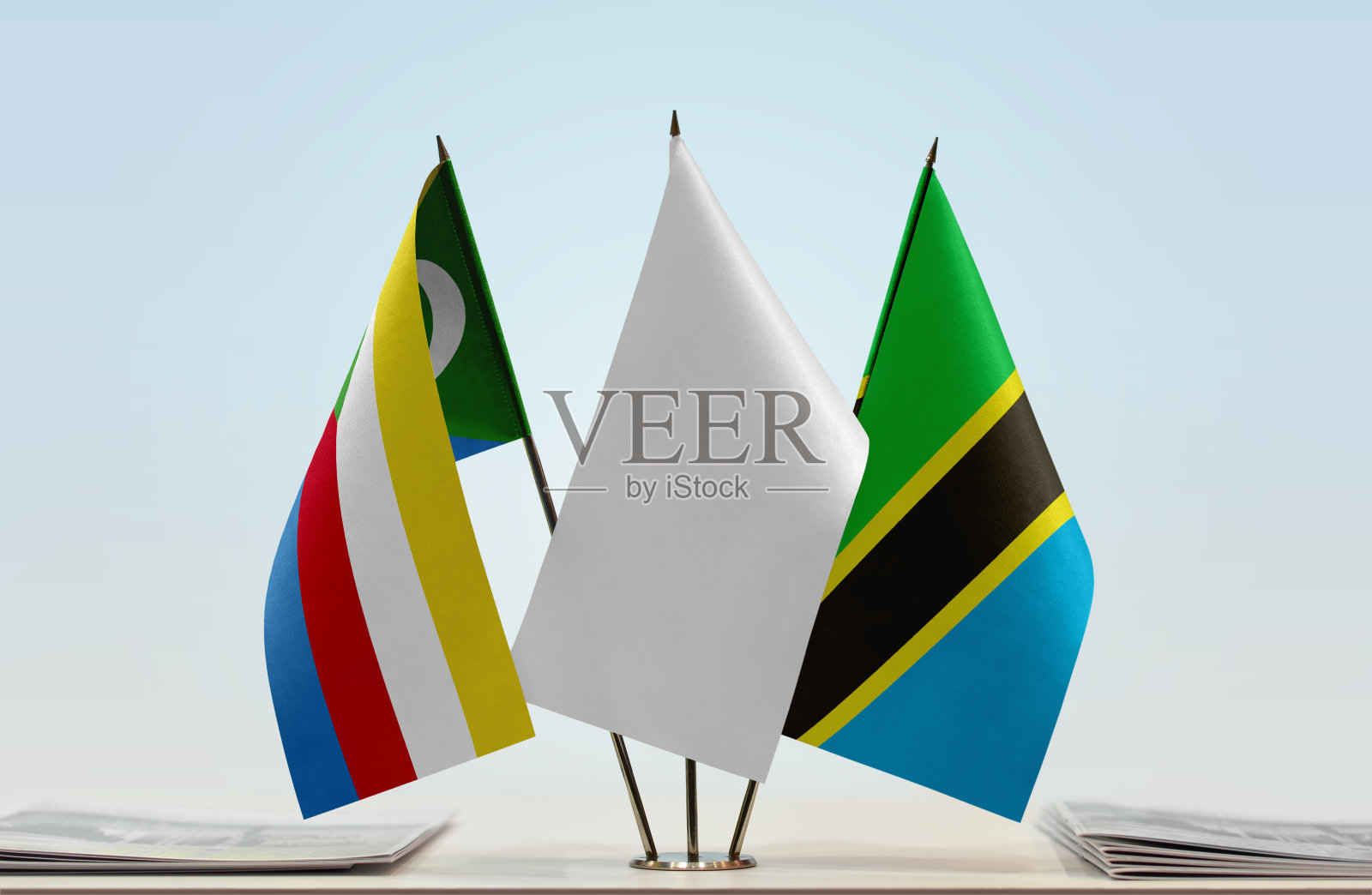 科摩罗和坦桑尼亚国旗照片摄影图片