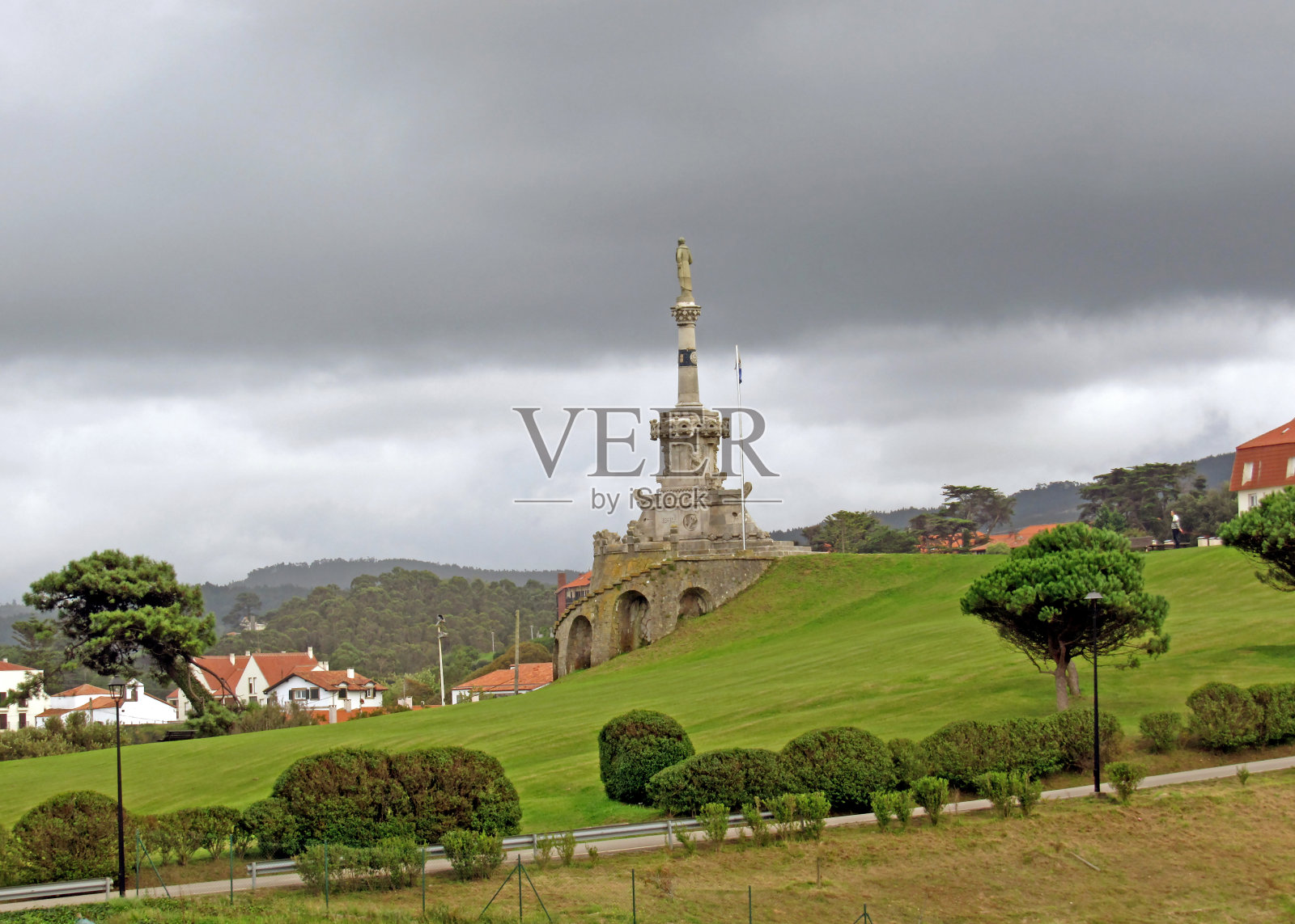 康塔布里亚小镇，坎塔布里亚，卡米诺德尔北路线，绿色西班牙北部海岸照片摄影图片