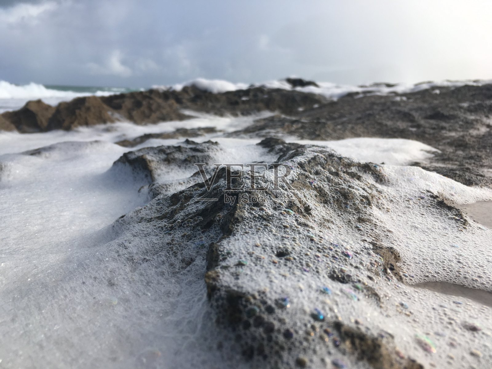 夏威夷考艾岛冬季雨天的波利黑尔海滩。照片摄影图片