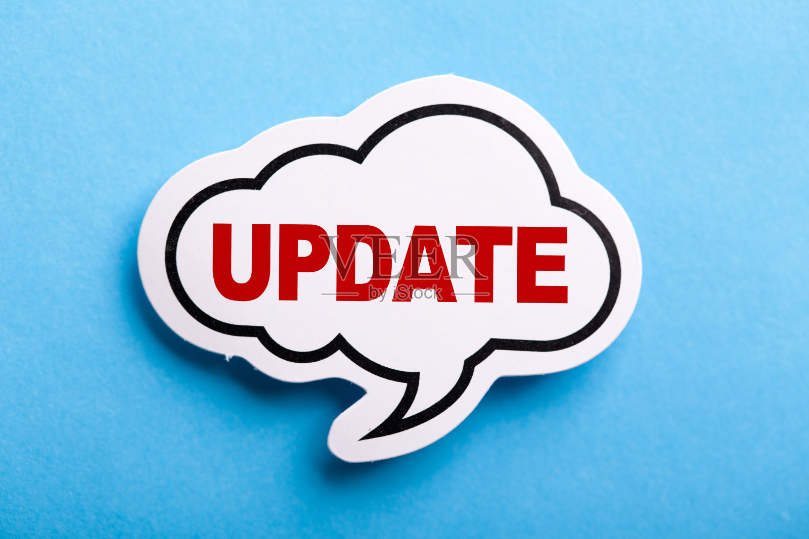 更新语音气泡隔离在蓝色照片摄影图片