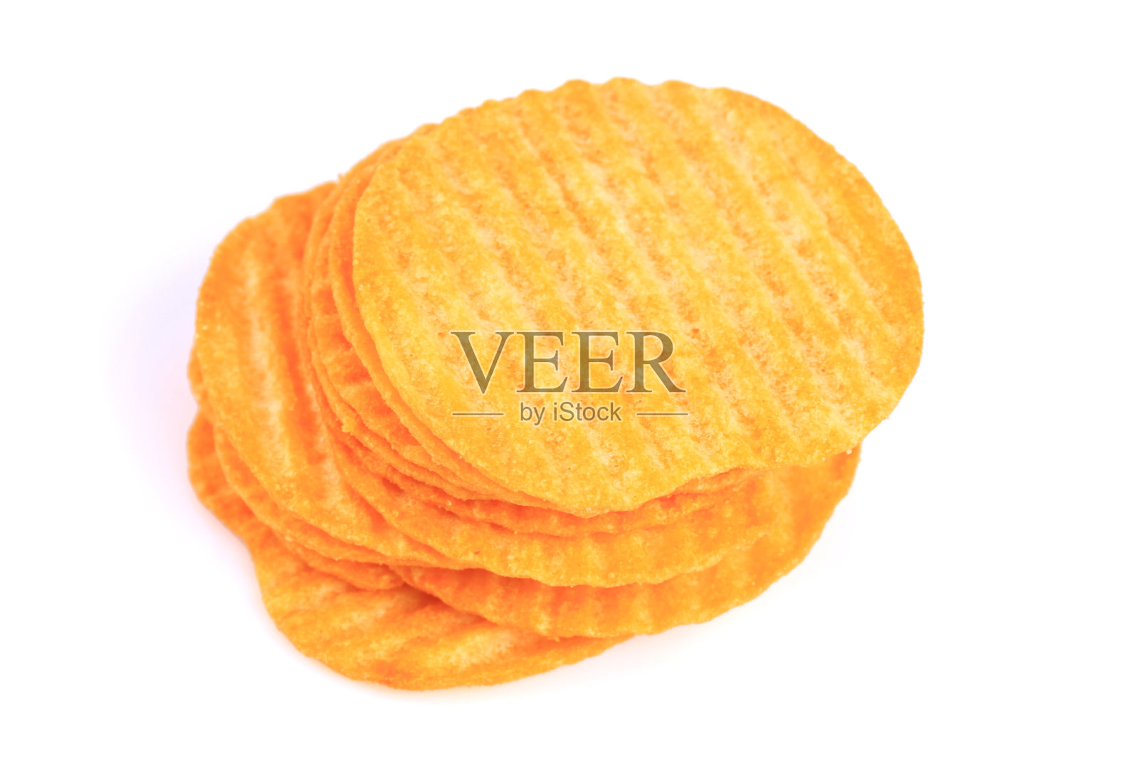 白色背景上孤立的一堆薯片照片摄影图片
