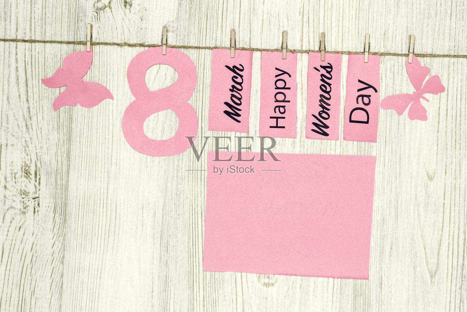 妇女节的概念。维纳斯的象征。在衣夹上别着纸八字，并题词“妇女节快乐”照片摄影图片