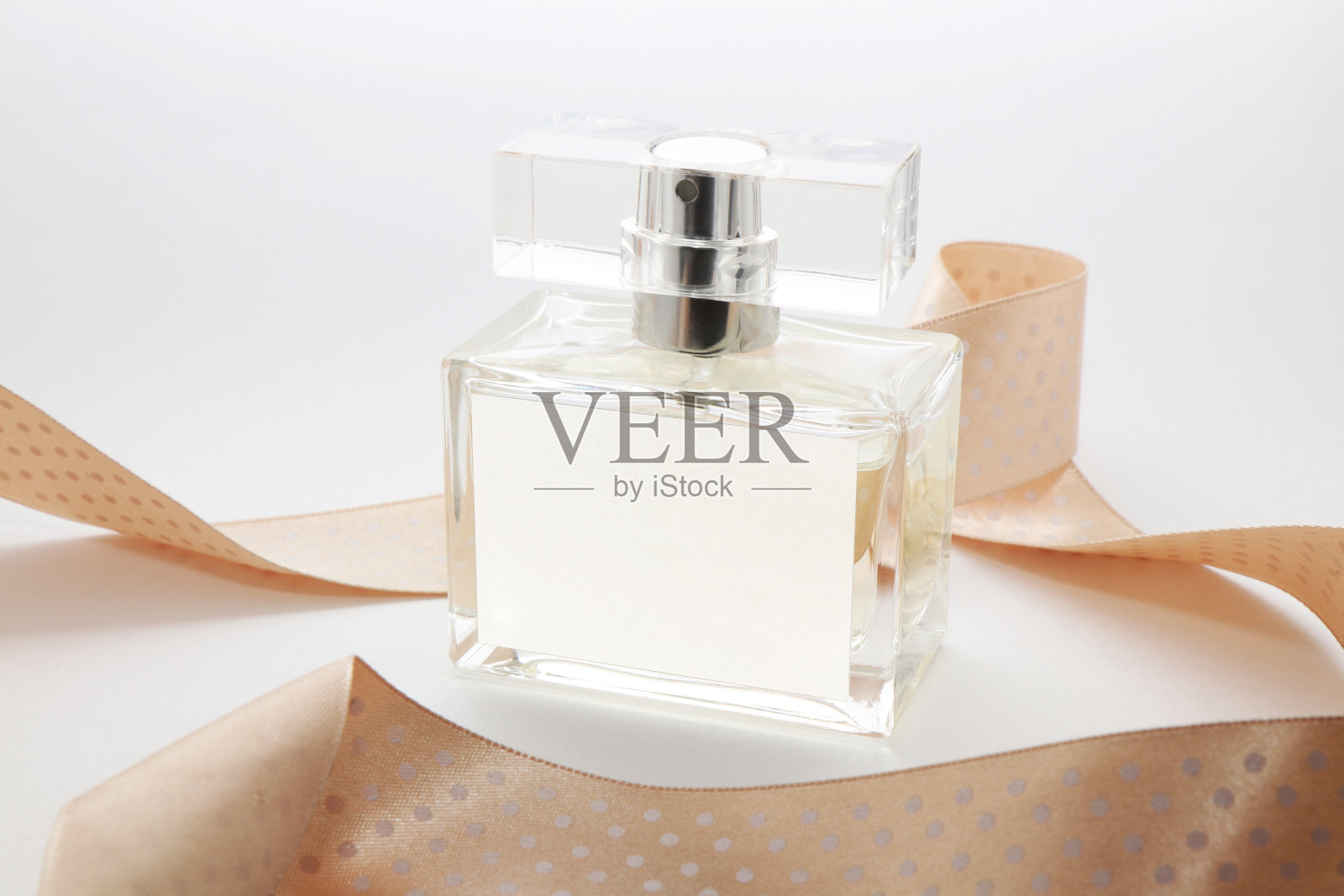 带丝带的香水玻璃照片摄影图片