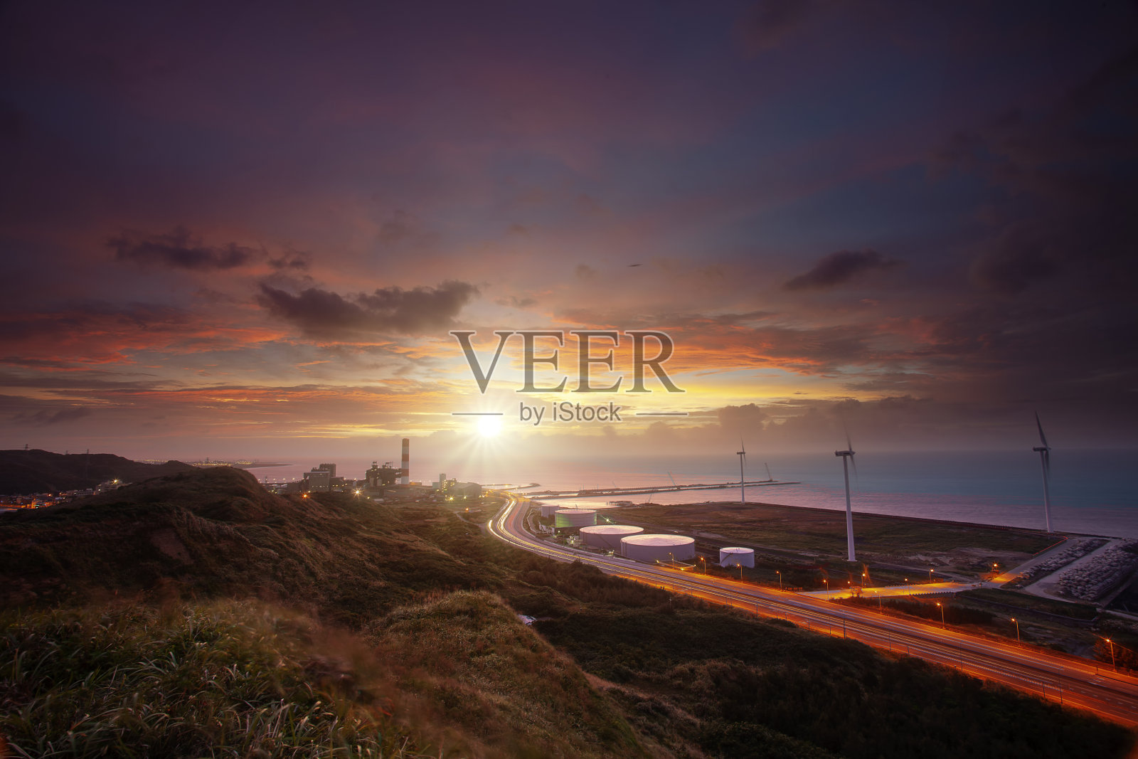 台湾西部海滩边美丽的日落照片摄影图片