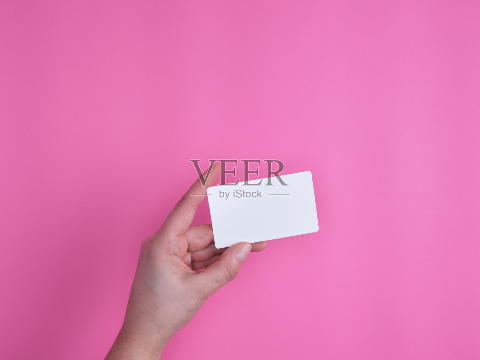 空的白色矩形名片在一个女性的手照片摄影图片