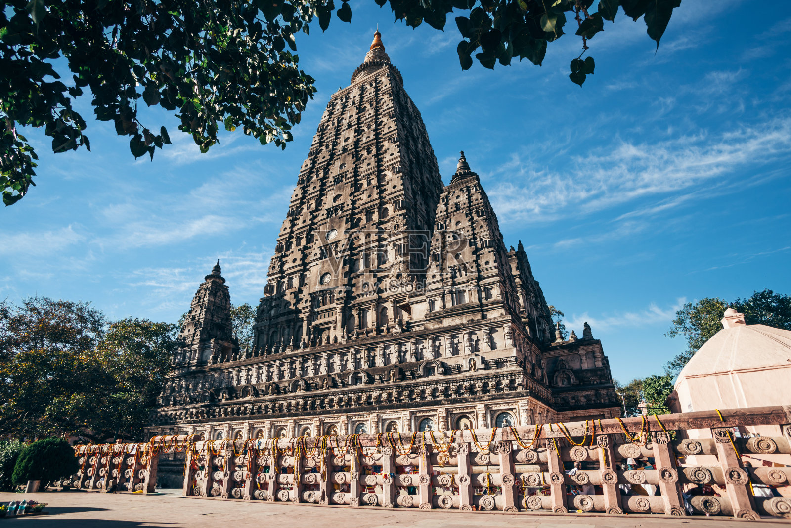 摩诃菩提寺，菩提伽耶，印度。著名的佛教圣地。照片摄影图片