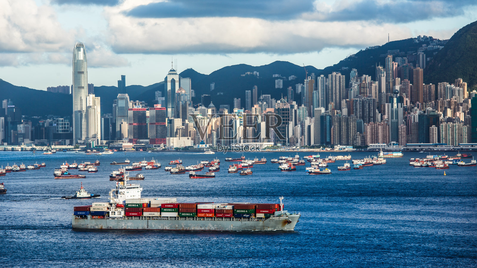 香港港口的货运照片摄影图片