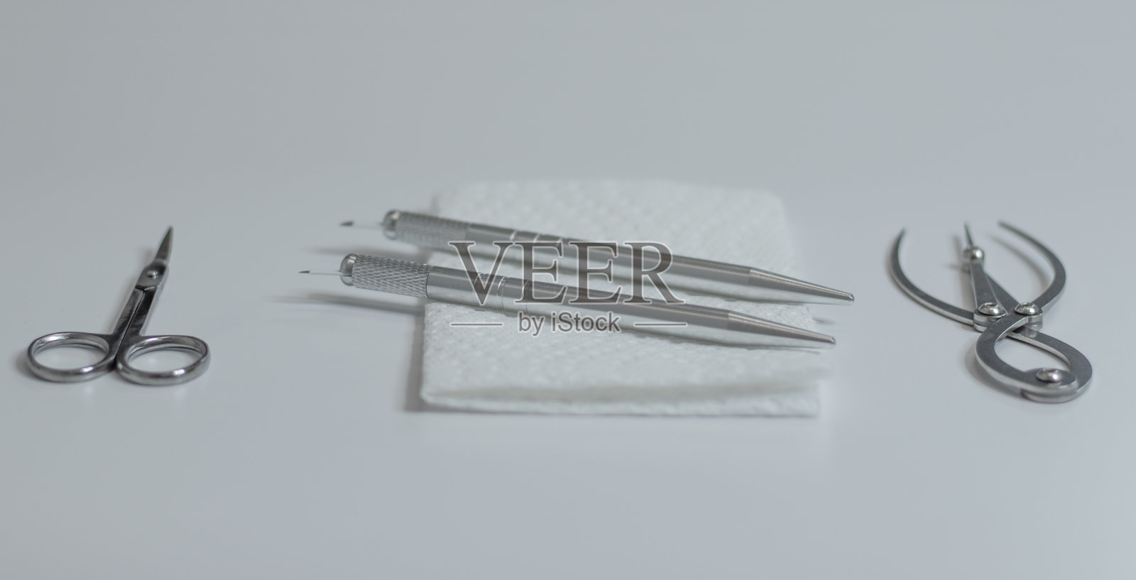 微刀片工具，适用于永久性的眉毛化妆照片摄影图片