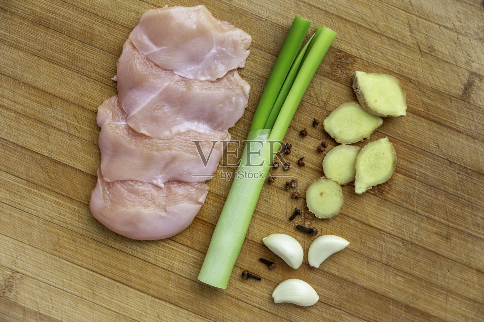 生鸡胸调味照片摄影图片
