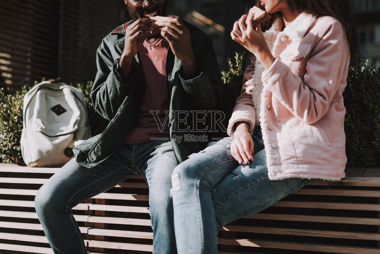 情侣共进午餐的肖像照片摄影图片