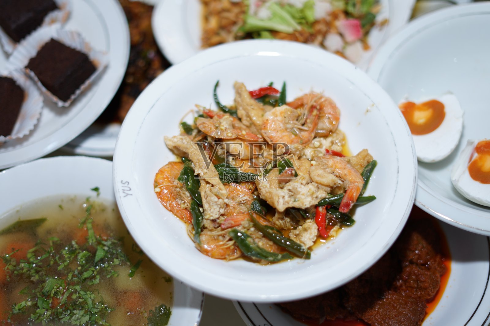 美味的油炸有机椰子虾照片摄影图片