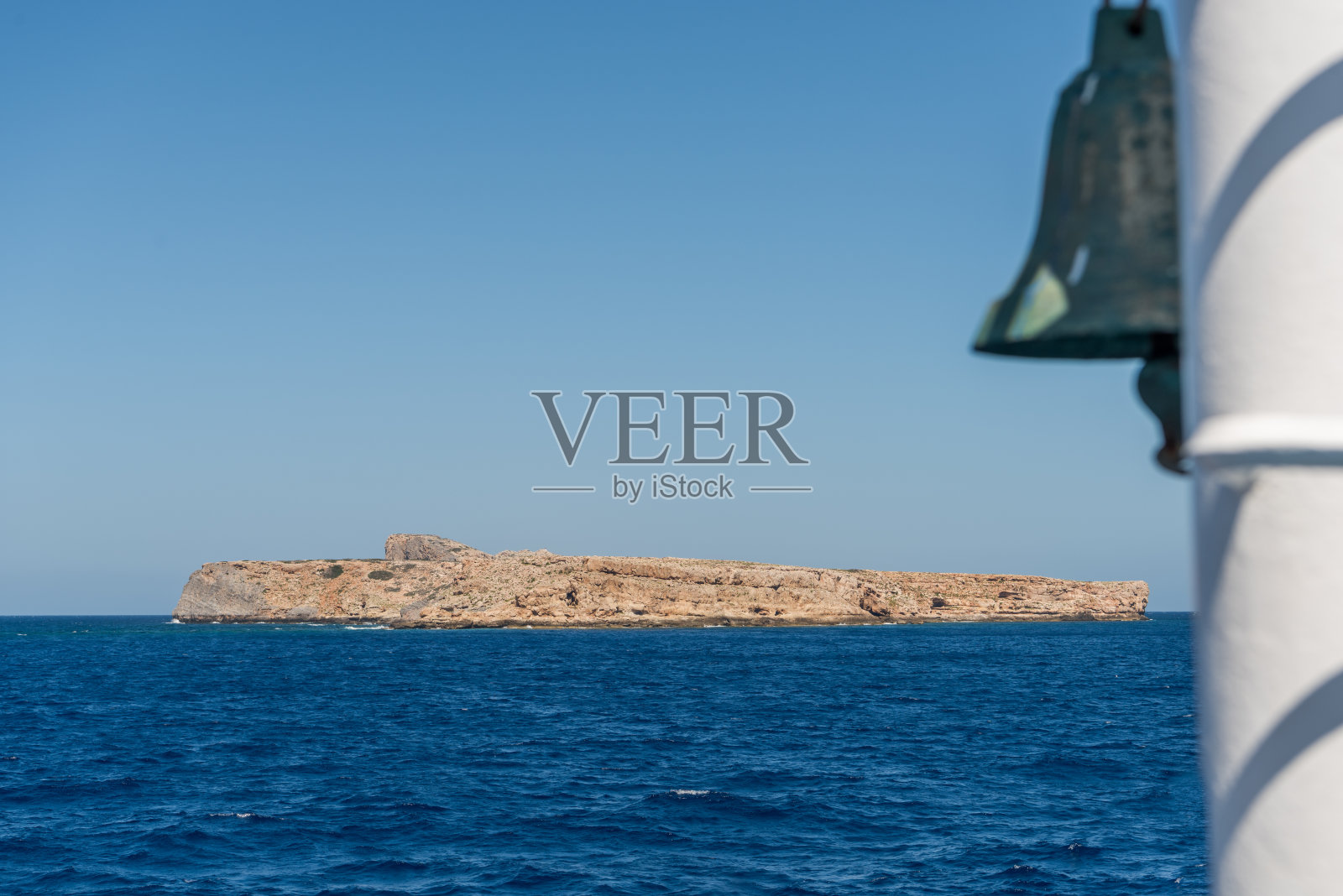 游览期间的海岸景色照片摄影图片