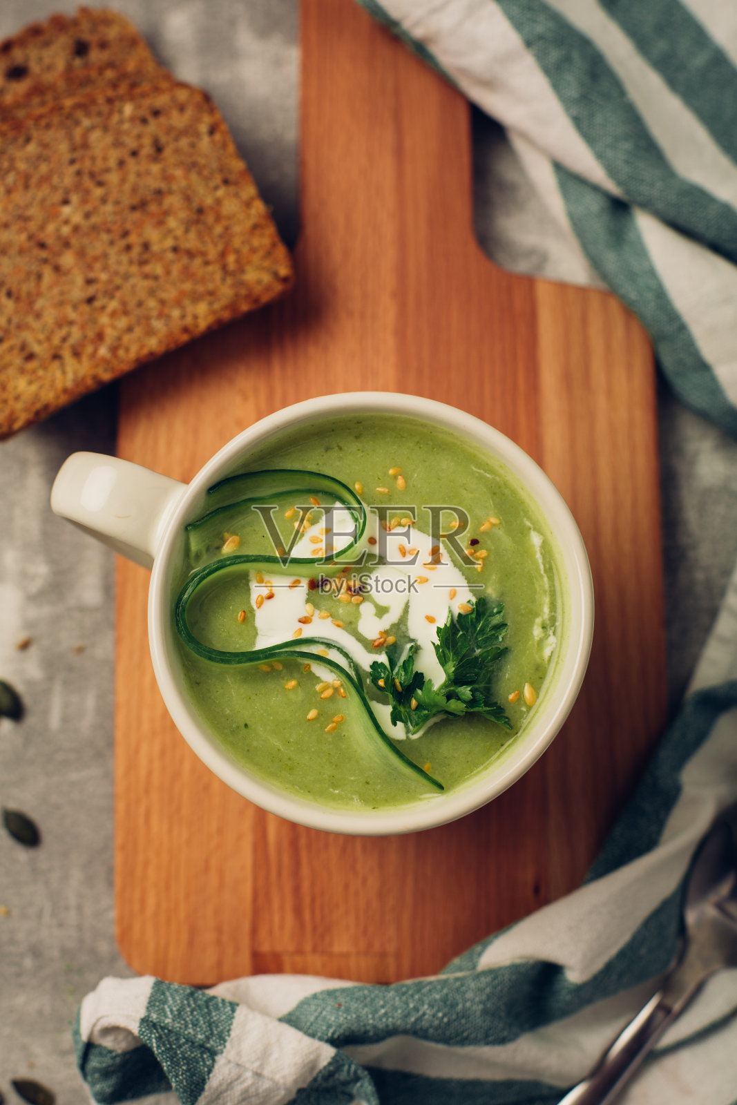 花椰菜汤杯照片摄影图片