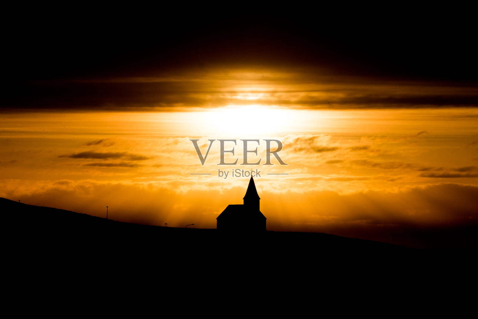 冰岛南部的维克城市鸟瞰图。维克是Reynisfjara海岸附近的一个小镇。维克教堂是冰岛著名的北欧基督教教堂照片摄影图片