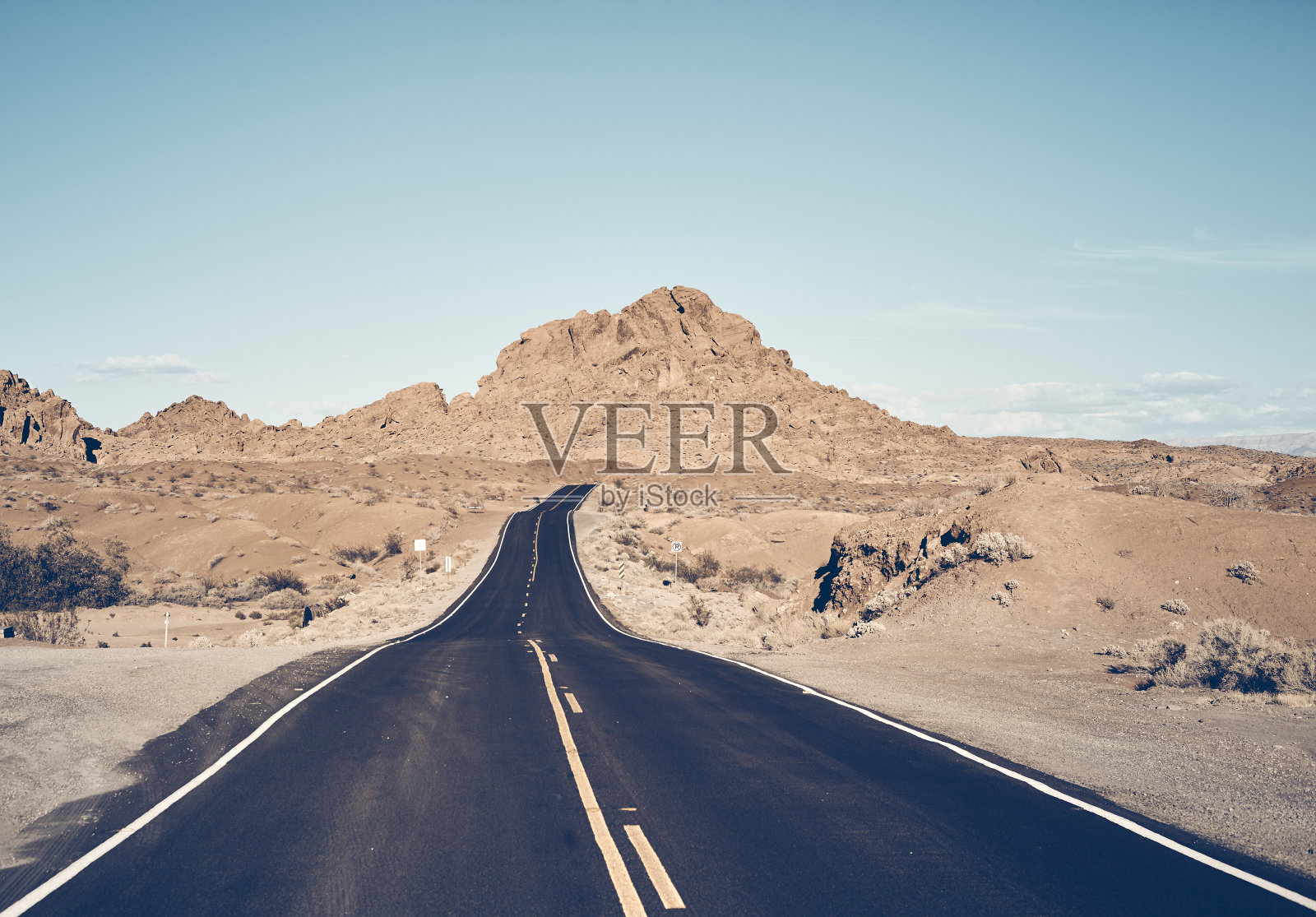 美国内华达州沙漠路。照片摄影图片