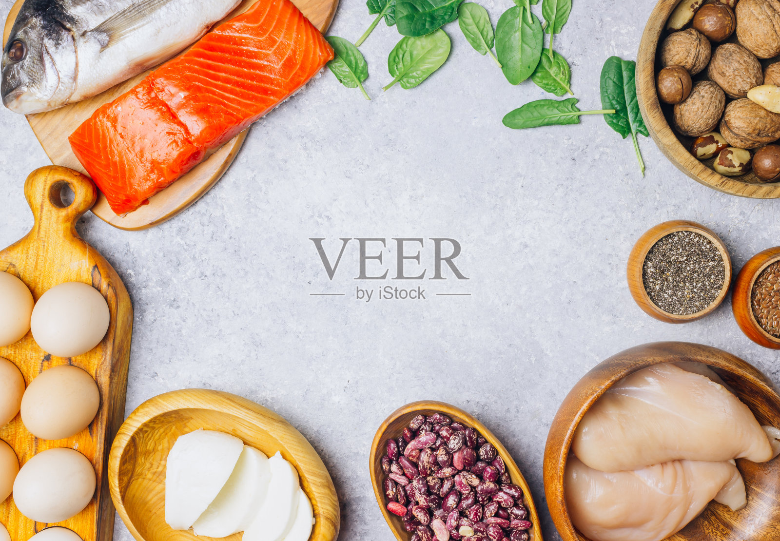 健康蛋白质来源和健身食物的分类。照片摄影图片