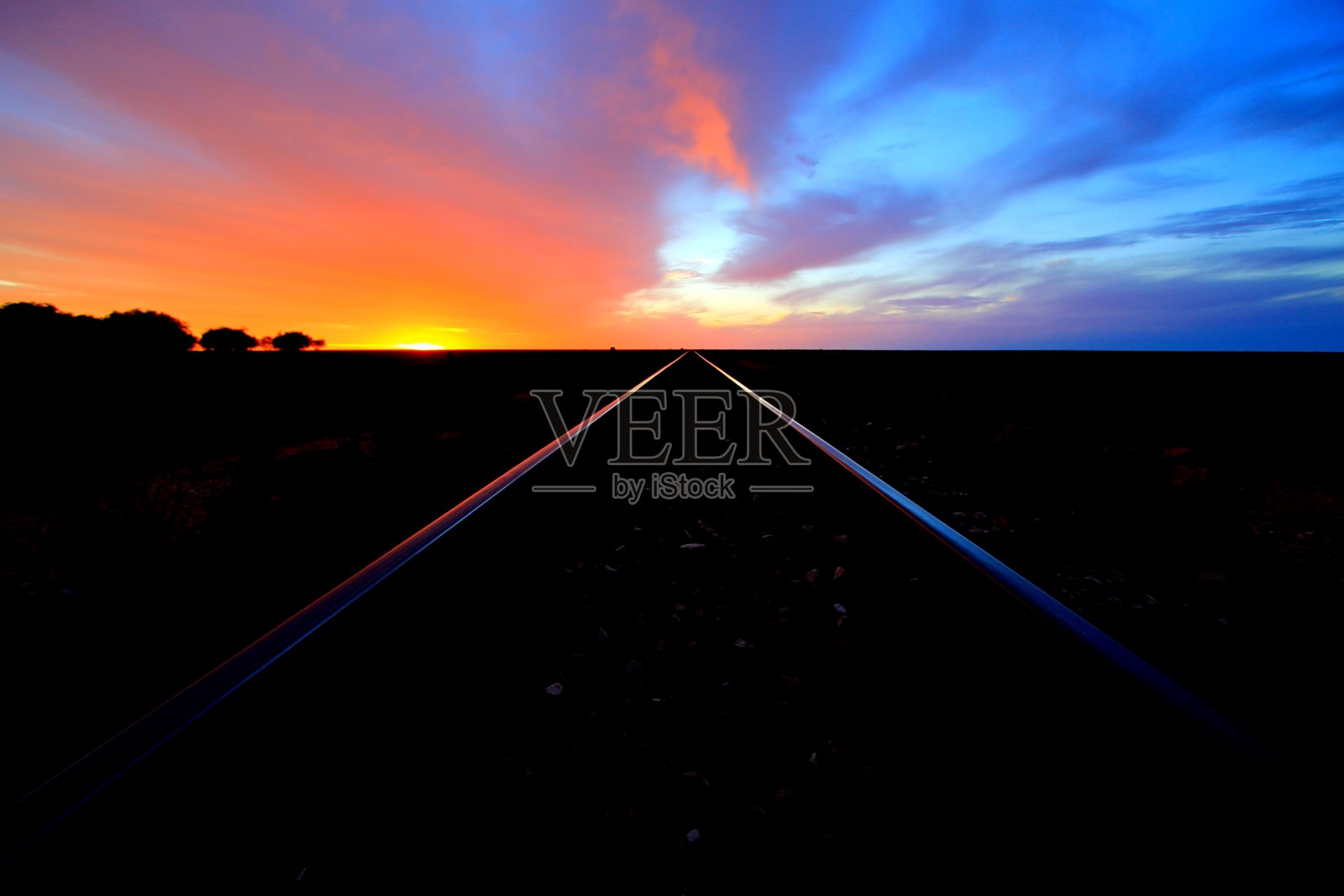 横穿纳拉伯的印度-太平洋铁路照片摄影图片