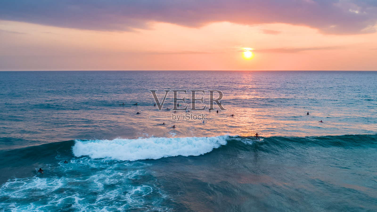 天线。冲浪者。Hikkaduwa,斯里兰卡。照片摄影图片