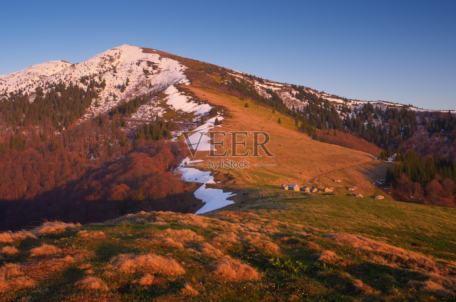 山川春景照片摄影图片