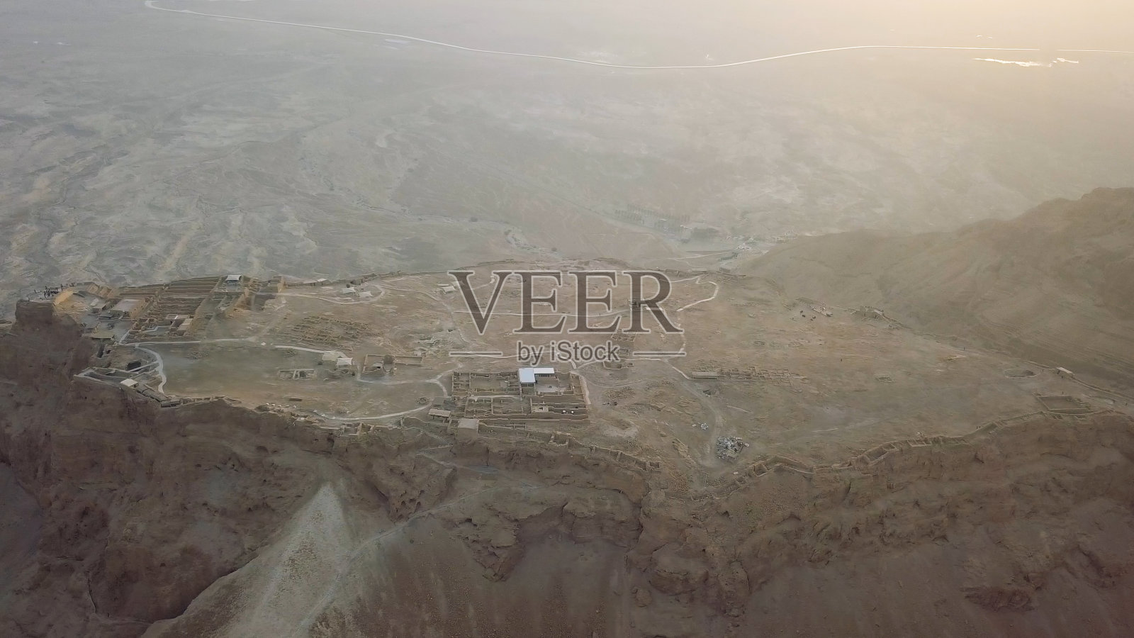 马萨达在沙漠中拍摄的俯视图照片摄影图片