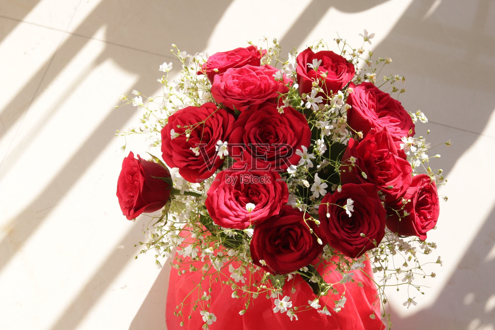 一束红玫瑰照片摄影图片