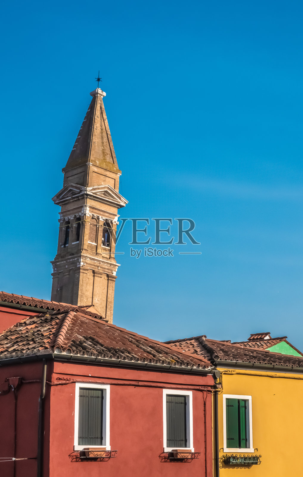 布拉诺岛，意大利北部威尼托威尼斯威尼斯泻湖中的一个岛屿。位于泻湖的北端，以其蕾丝工作和色彩鲜艳的房屋而闻名。照片摄影图片