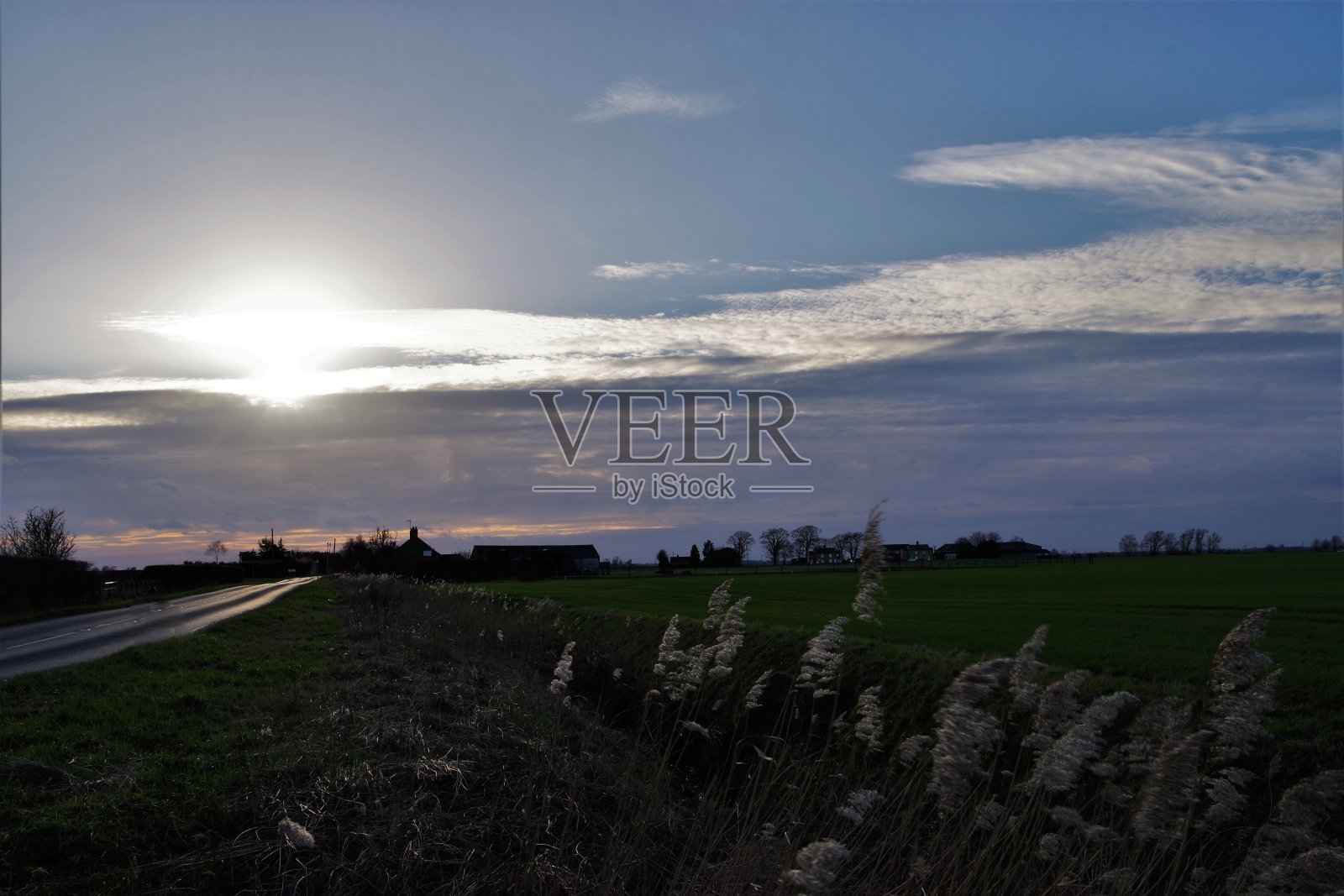 冬光和壮观的天空在东盎格鲁沼泽照片摄影图片