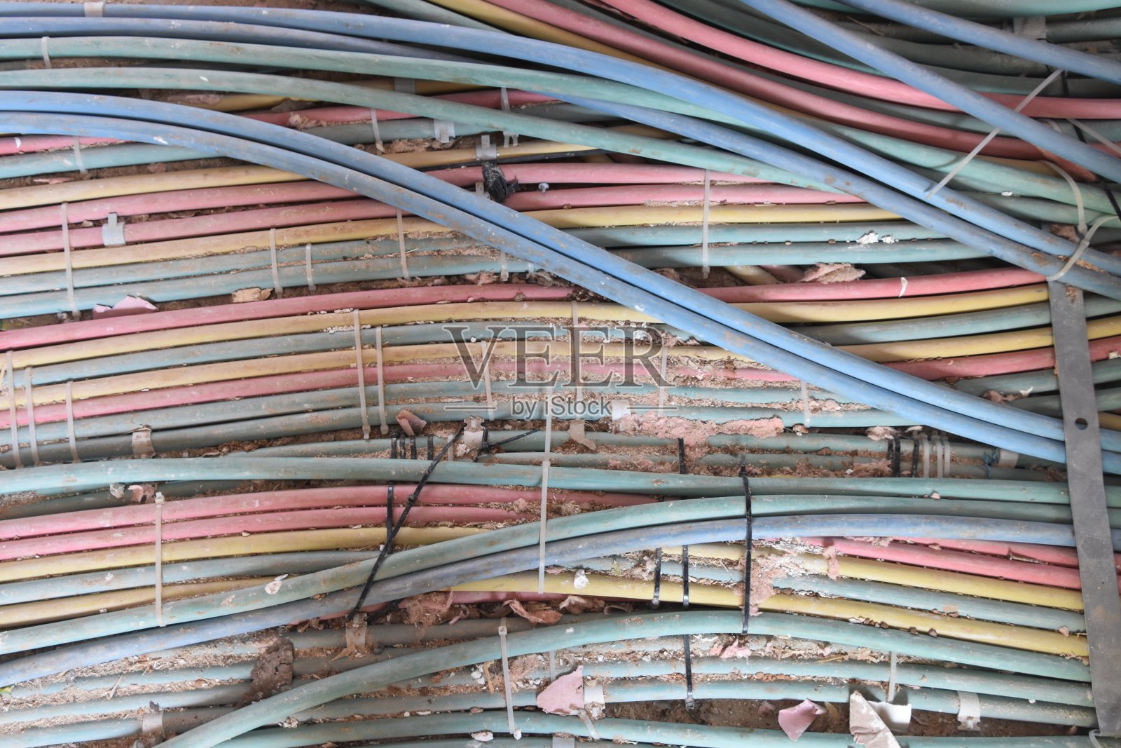 新房内的电气和通信电缆照片摄影图片