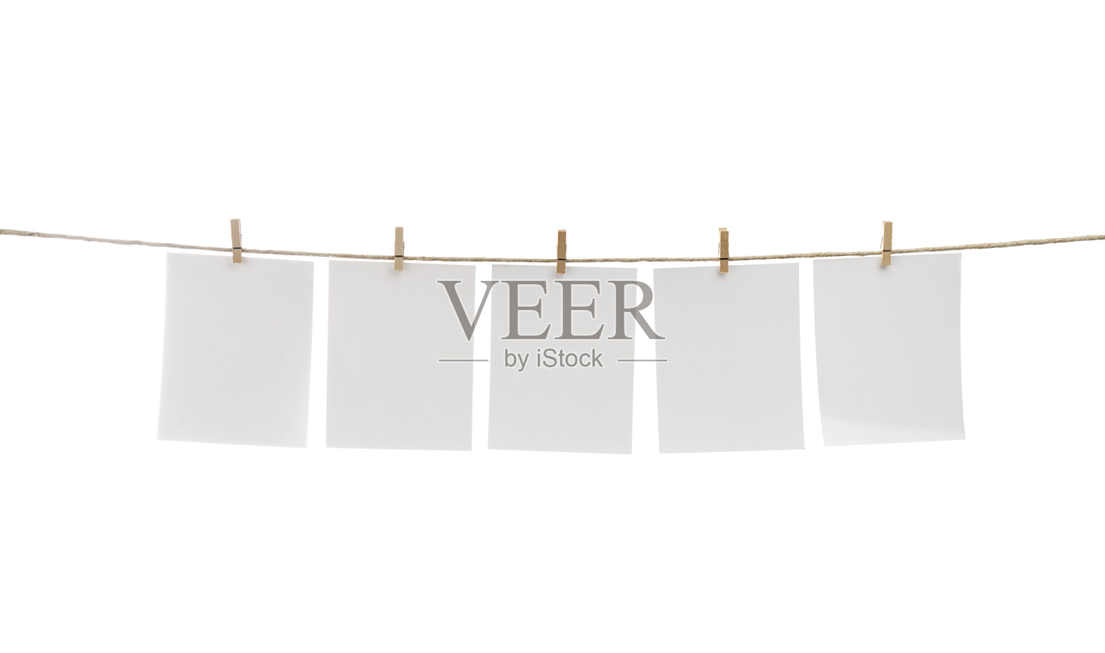 晾衣绳上的空白卡片照片摄影图片