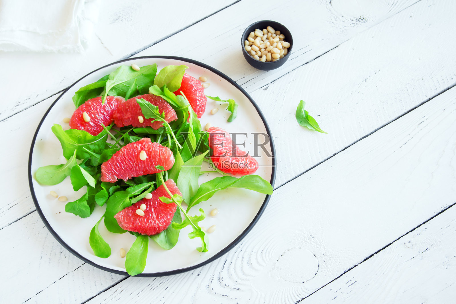 葡萄柚和芝麻菜沙拉照片摄影图片
