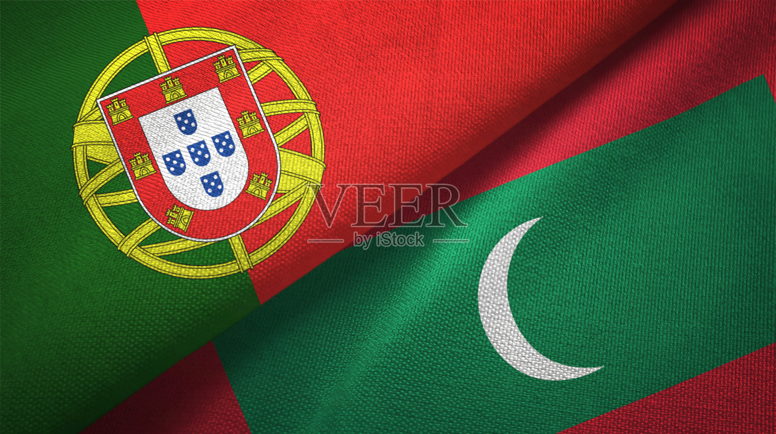 马尔代夫和葡萄牙的两面旗帜一起纺织布料，织物质地照片摄影图片