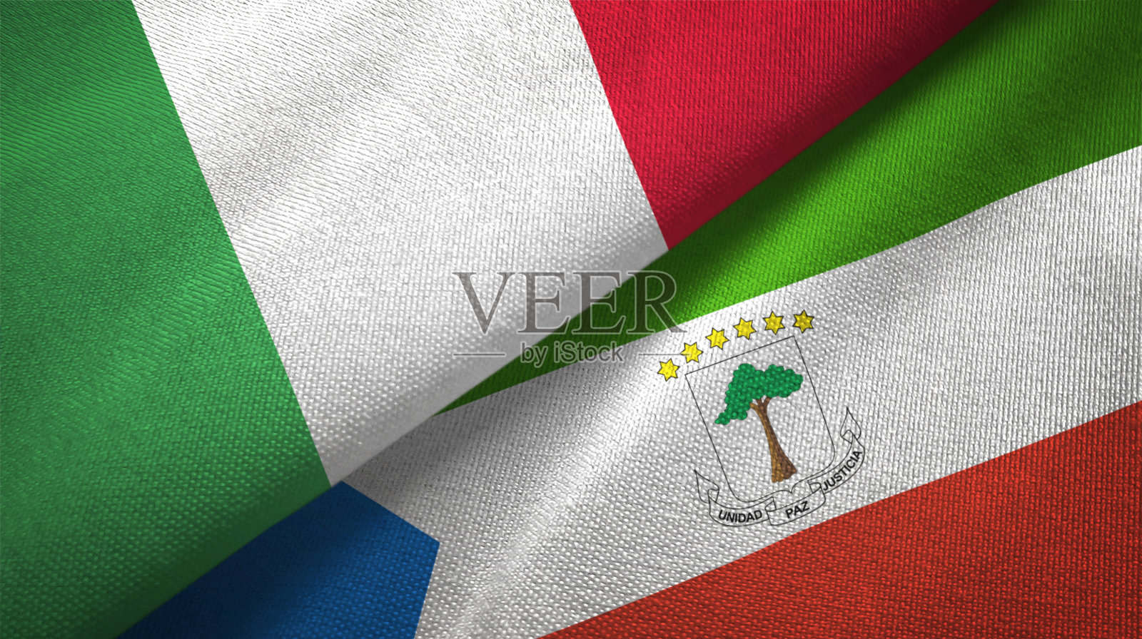 赤道几内亚和意大利两国国旗一起织布，织物质地照片摄影图片