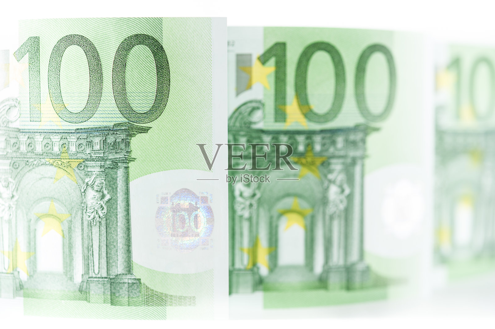 欧元货币，欧元现金背景。白色背景上的欧盟钞票。景深浅。照片摄影图片