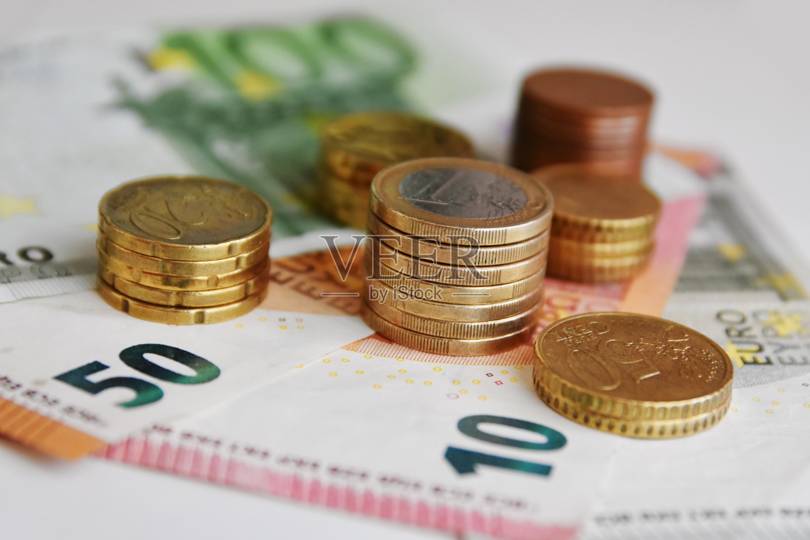 欧元纸币和硬币照片摄影图片