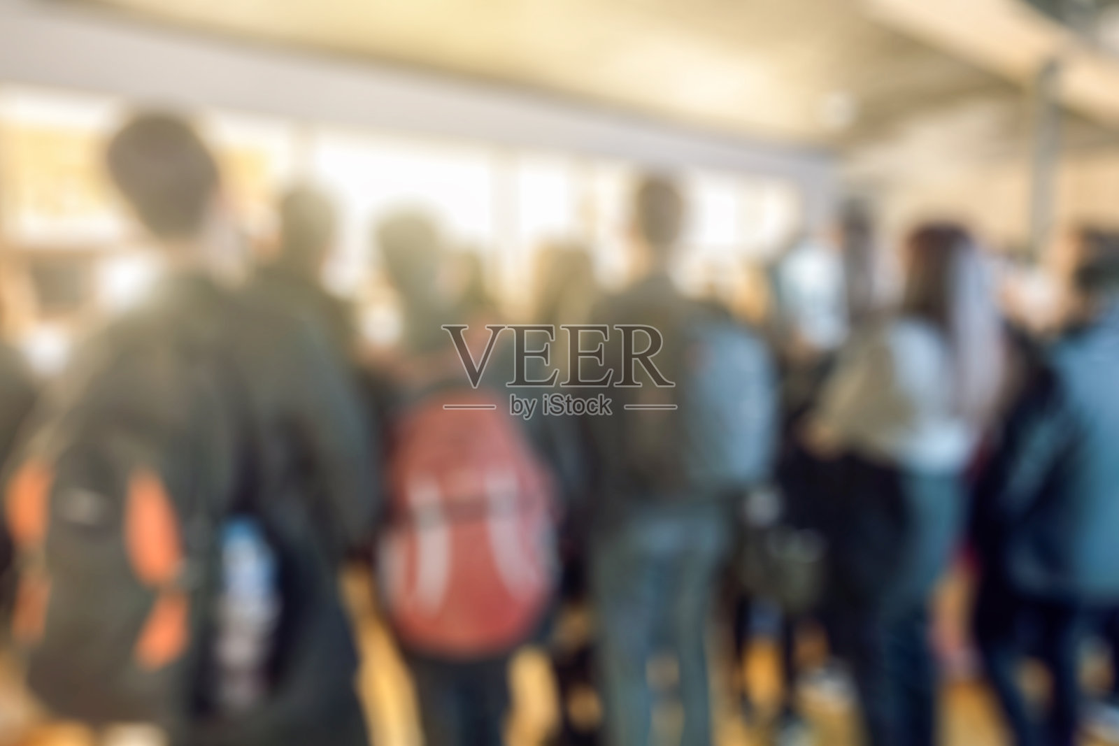 模糊的场景，游客拥挤站立照片摄影图片