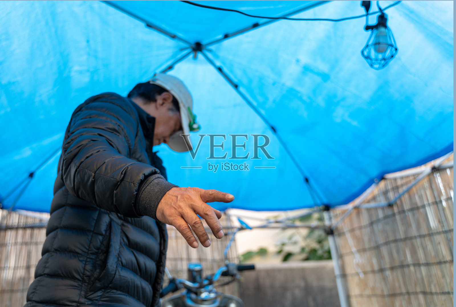 高层人员将从早上开始修理照片摄影图片