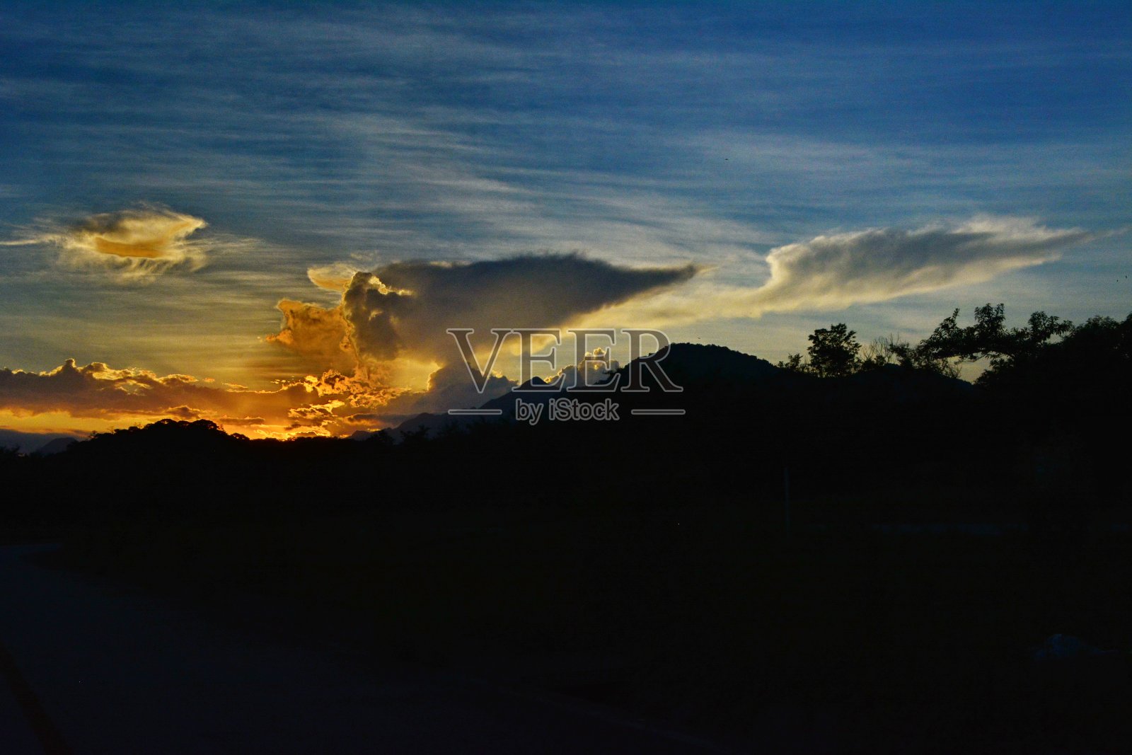 乔恩维尔的日落小伙子景观照片摄影图片